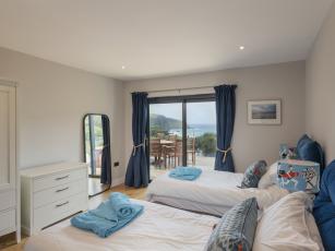 Bedroom 2: Twins or double